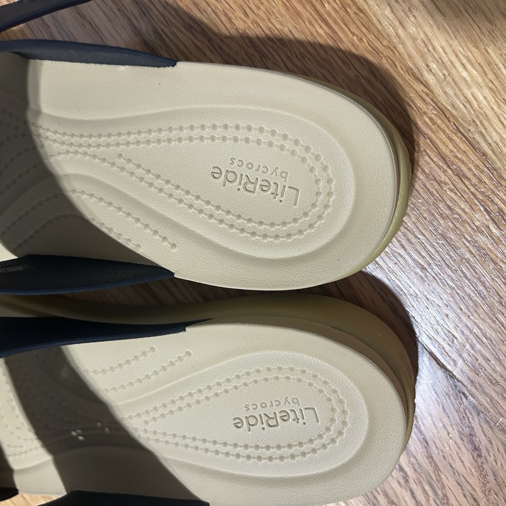 Crocs Brooklyn‎ Buckle Low Wedge Black Sandals Women LiteRide Comfort Beige 10 - Picture 4 of 5